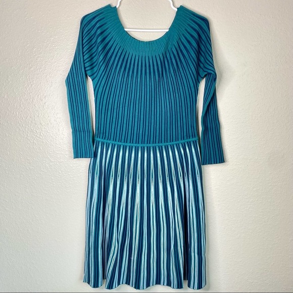 Emporio Armani Knit Three-Quarter Sleeve Two Toned Dress - Picture 6 of 12